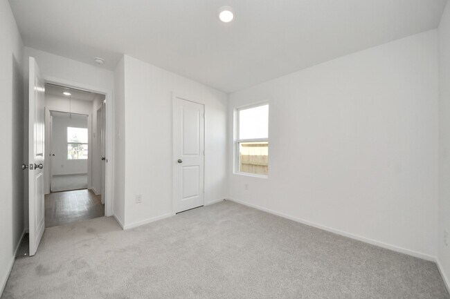 Building Photo - 6510 Linden Leaf Dr