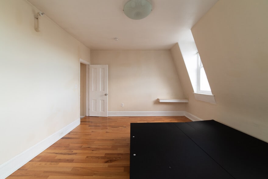 Primary Bedroom - 988 N 5th St