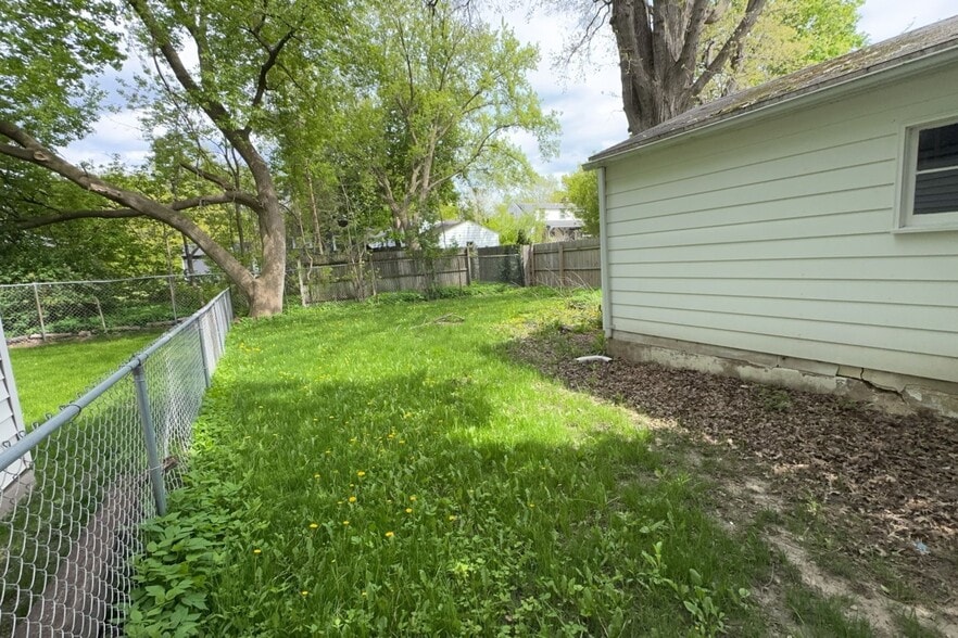 Building Photo - 414 N Hayford Ave