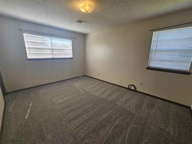 Building Photo - 1611 NW Black Mesa Dr