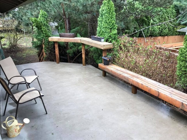 Building Photo - Duplex Off Barnes Rd. With Quick Access Ev...