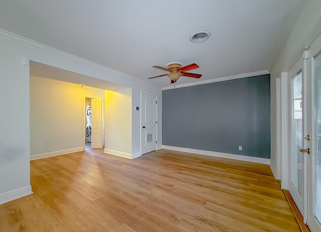 Building Photo - 810 Devon Dr