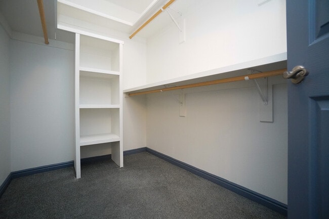 Building Photo - 11301 W Goldenrod Ave