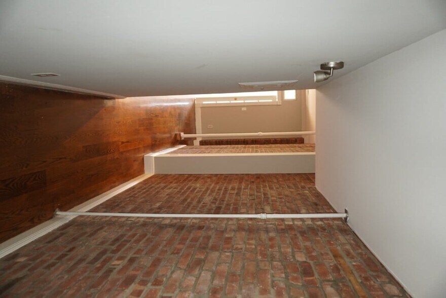 Building Photo - 697 Tenth Ave (47th & 48th Ave), #2FS