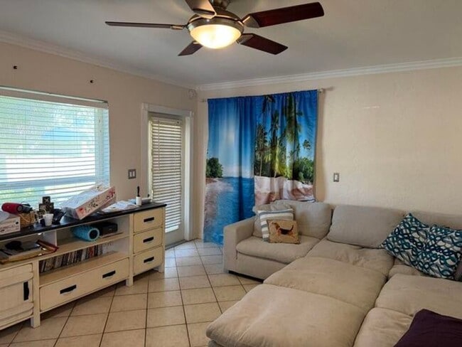 Building Photo - 1014 W Drew St