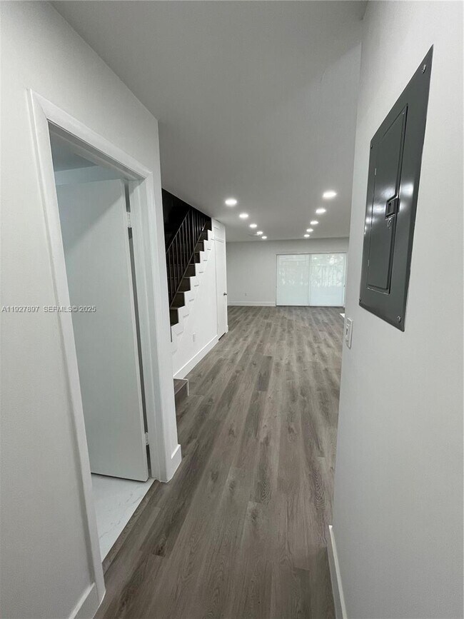 Building Photo - 8427 SW 137th Ave