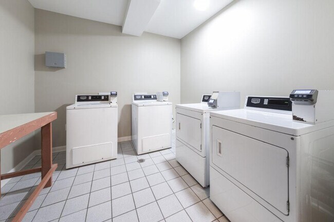 Building Photo - 405 Plantation Rd