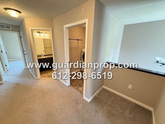 Building Photo - Luxury Townhouse Available Now, Lower Family Room w/Walkout, Balcony, 4 Baths, Large Primary