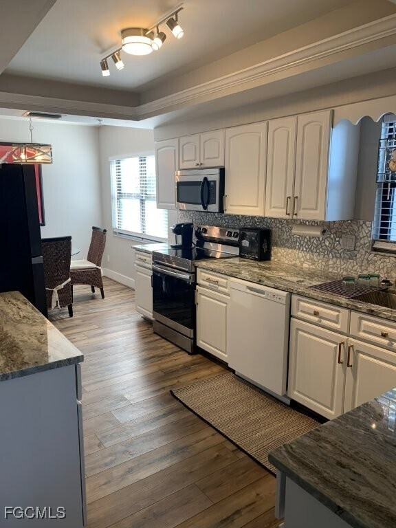 Building Photo - 1925 Clifford St