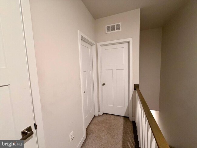 Building Photo - 4812 Crest View Dr