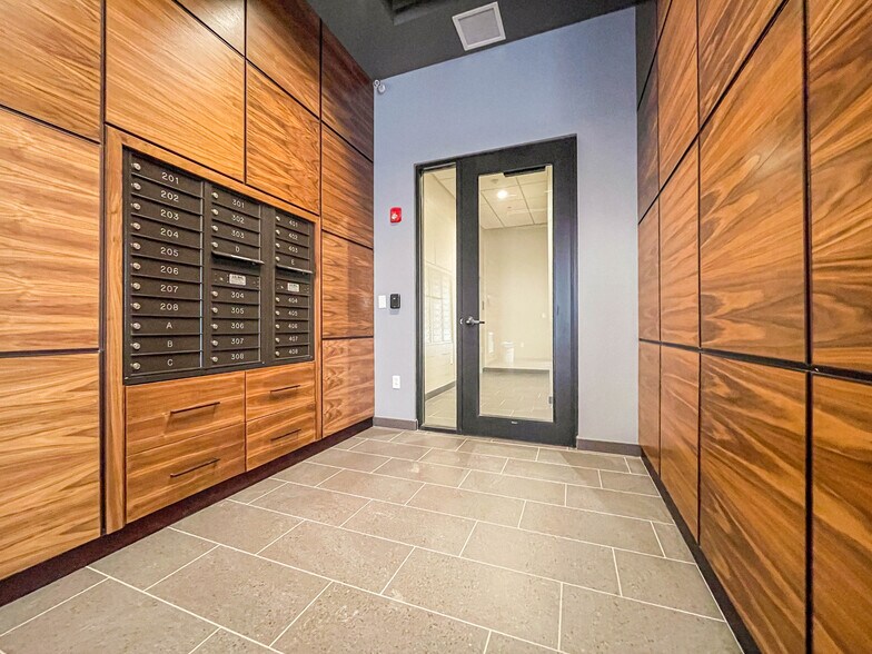 Building Photo - 5 India St