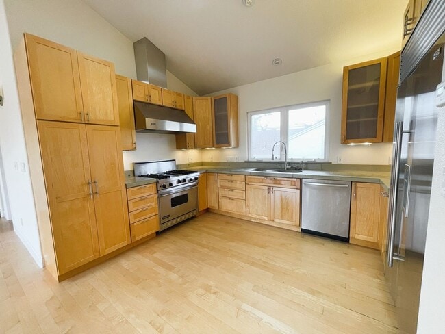 Building Photo - Spacious 3-Bedroom, 2-Bath Home in the Hea...