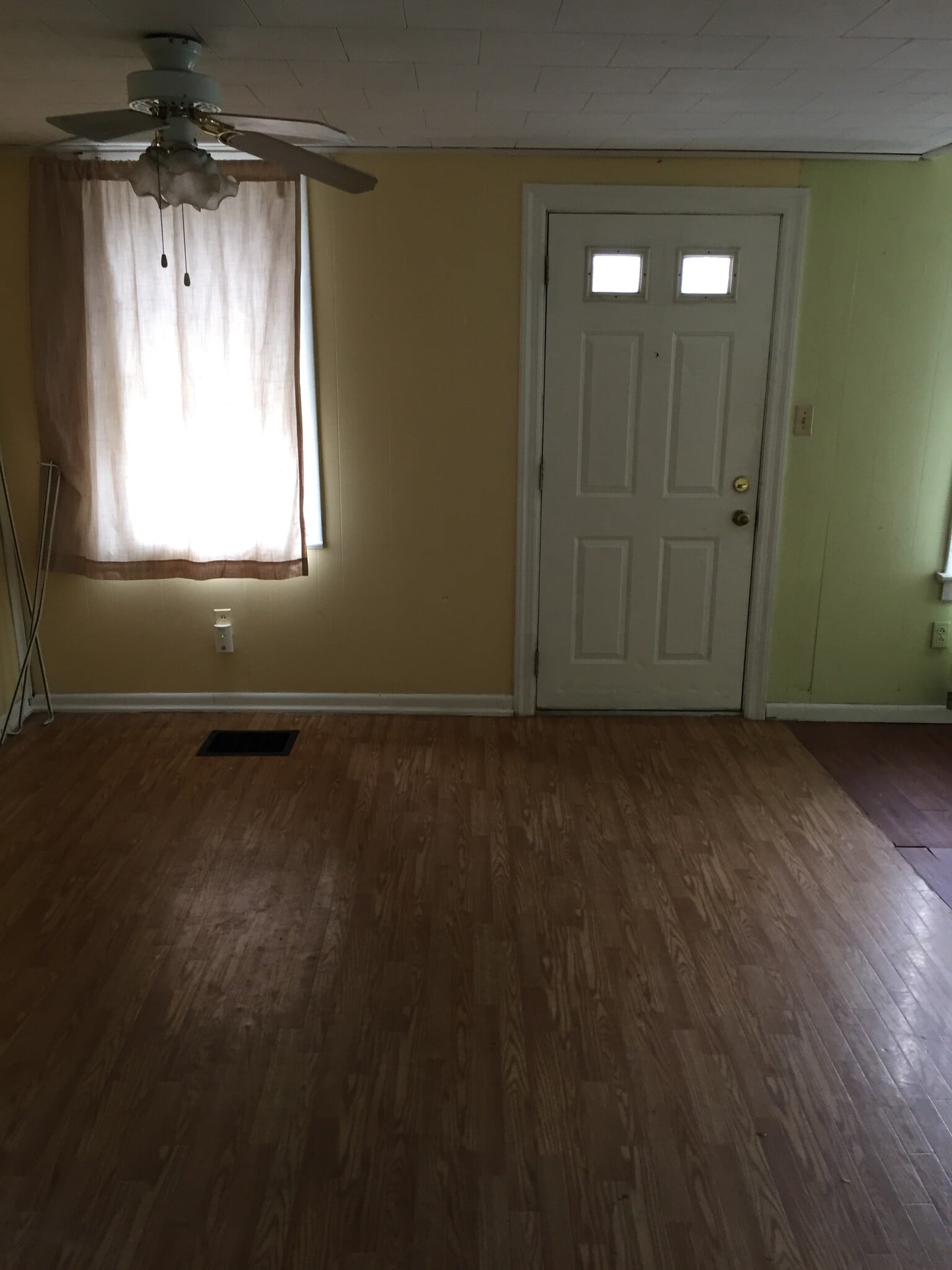 Dining room - 69 N Main St