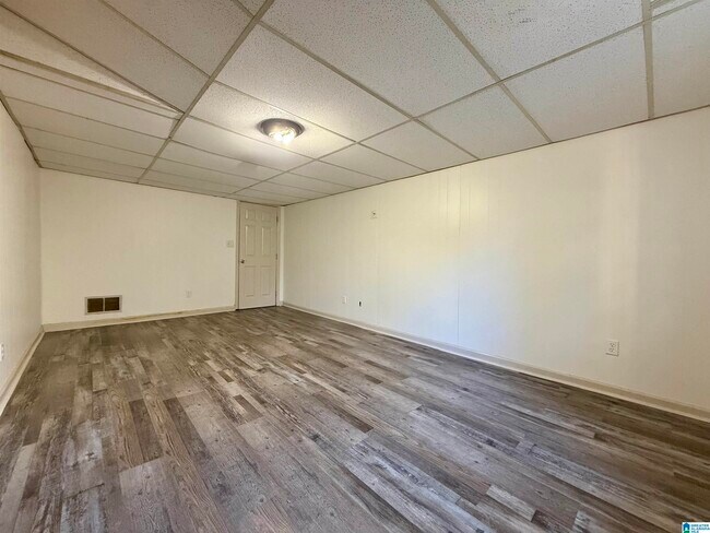 Building Photo - 648 Cort Cir NE
