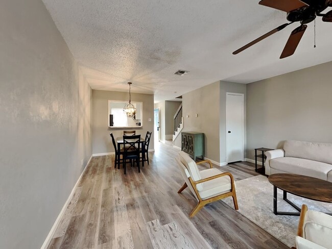 Building Photo - ***$500 off First Full Months rent with mo...