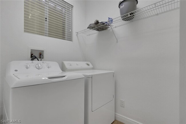 Building Photo - 3353 Antica St