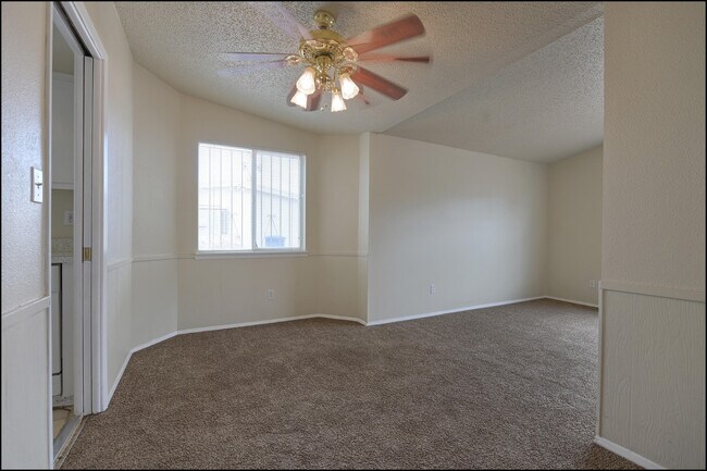 Building Photo - 4109 Roxbury Dr