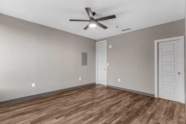 Building Photo - 901 9th St