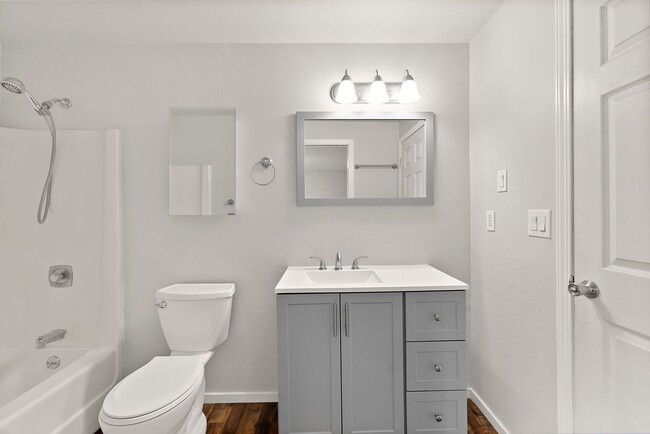 Building Photo - Charming 3-Bed Rental Home in Olympia | Pe...