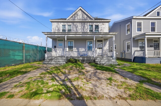 Building Photo - 821 Mt Vernon Ave