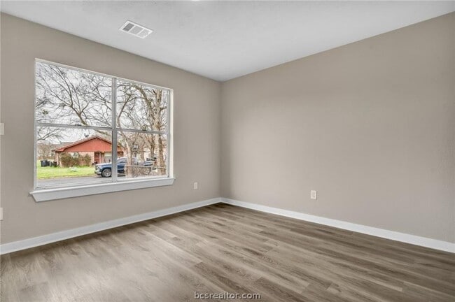 Building Photo - 1103 Phoenix St