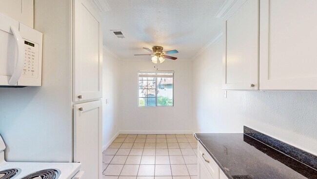 Building Photo - 18213 Happy Ln