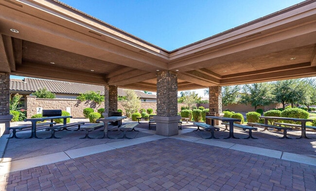 Building Photo - 622 W San Carlos Way