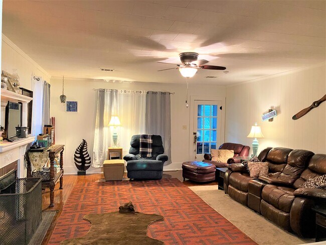Large Living room - 211 S Navy Blvd