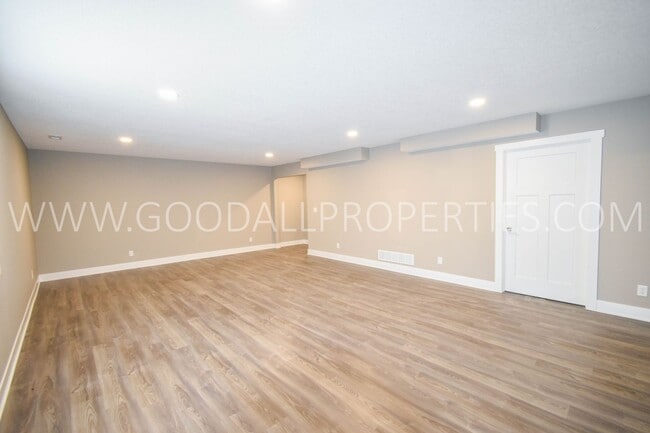 Building Photo - 4-Bedroom Ranch in Clive with Finished Basement & 3-Car Garage!