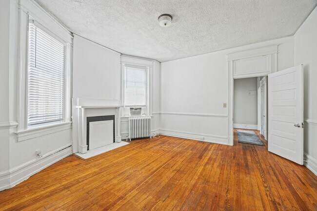 Building Photo - 2713 W Grace St