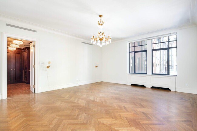 Building Photo - 47 E 91st St
