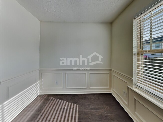 Building Photo - 123 Farmbrook Ct