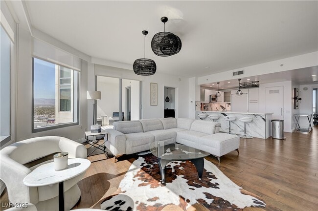 Building Photo - 222 Karen Ave