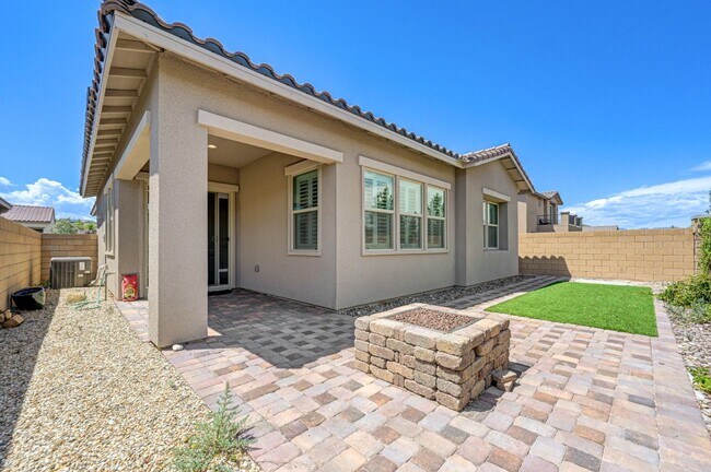 Building Photo - COMFY and NEW 3 Bedroom Home in Skye Canyon!