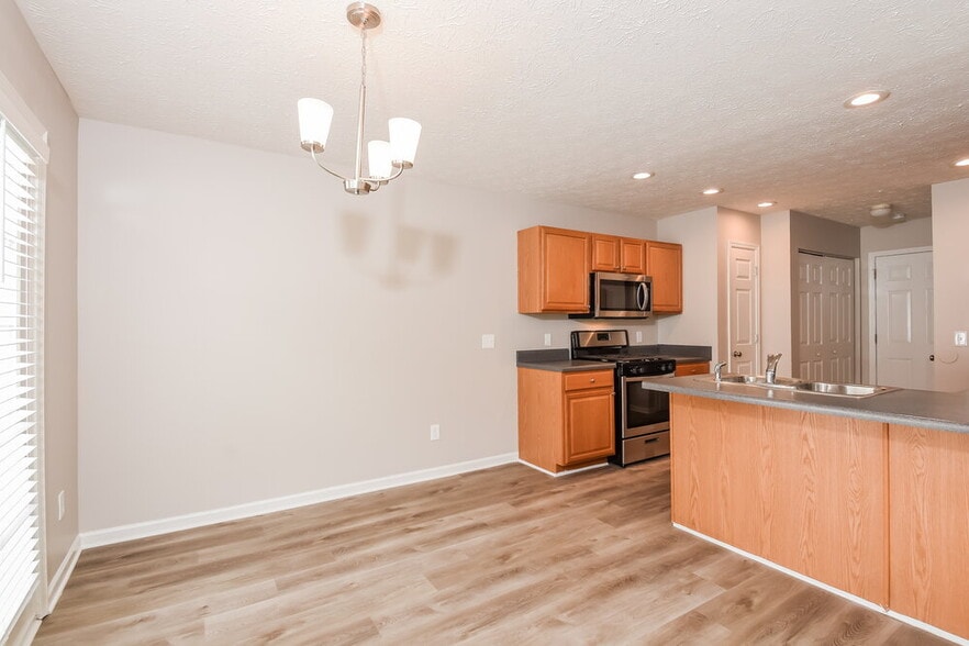 Building Photo - 5995 Mountain Top Pl