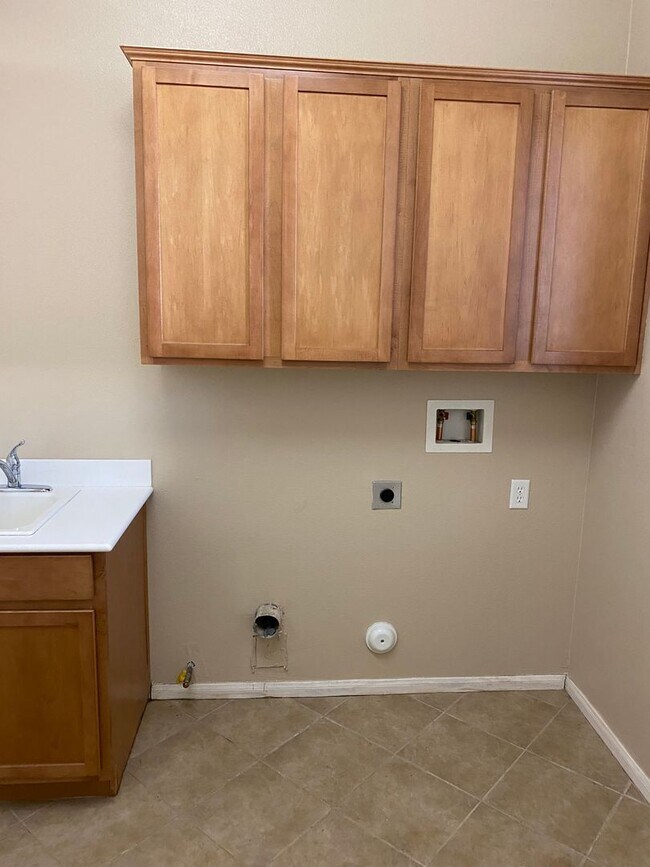 Building Photo - Beautiful Home in 55+ Community