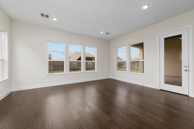 Building Photo - 9814 Carver Dr