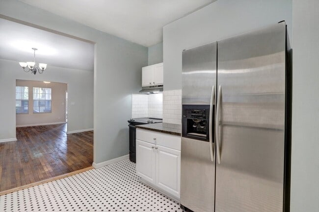 Building Photo - Single family house - within walking dista...