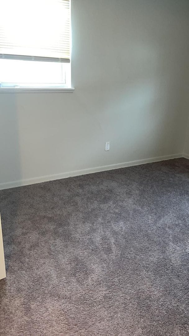 Building Photo - 4 bedroom - Garage- Section 8 Accepted.