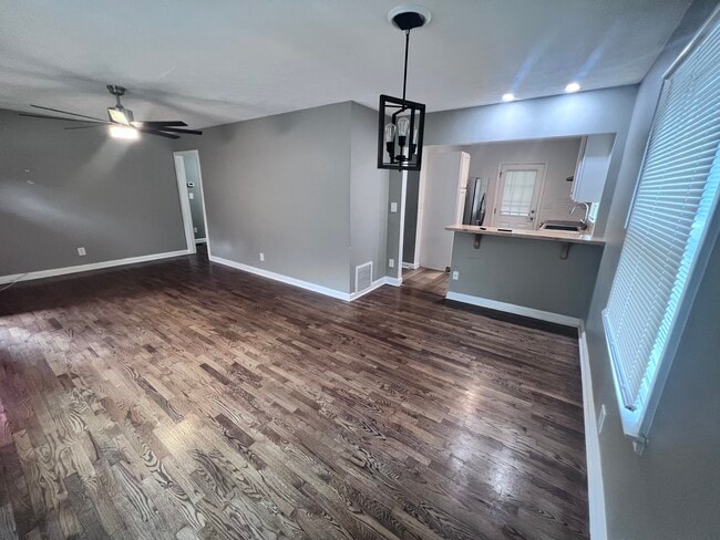 Building Photo - Pineview Drive