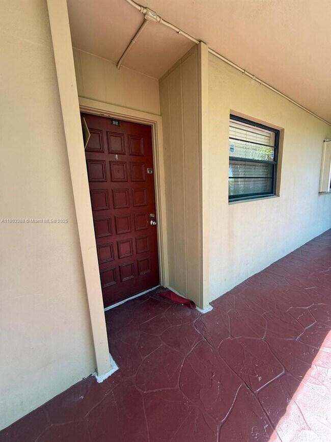 Building Photo - 10845 SW 112th Ave