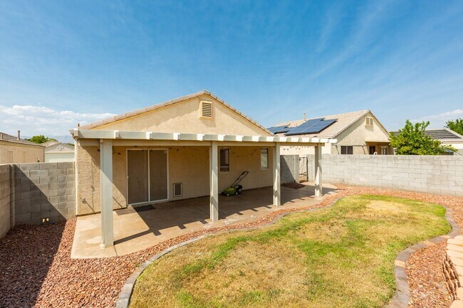 Building Photo - Single story 3 bedroom home in a lovely NW...
