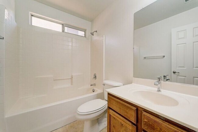 Building Photo - READY TO VIEW NOW! Bright, Open Floorplan w/ Brand New Interior Paint & Carpet!