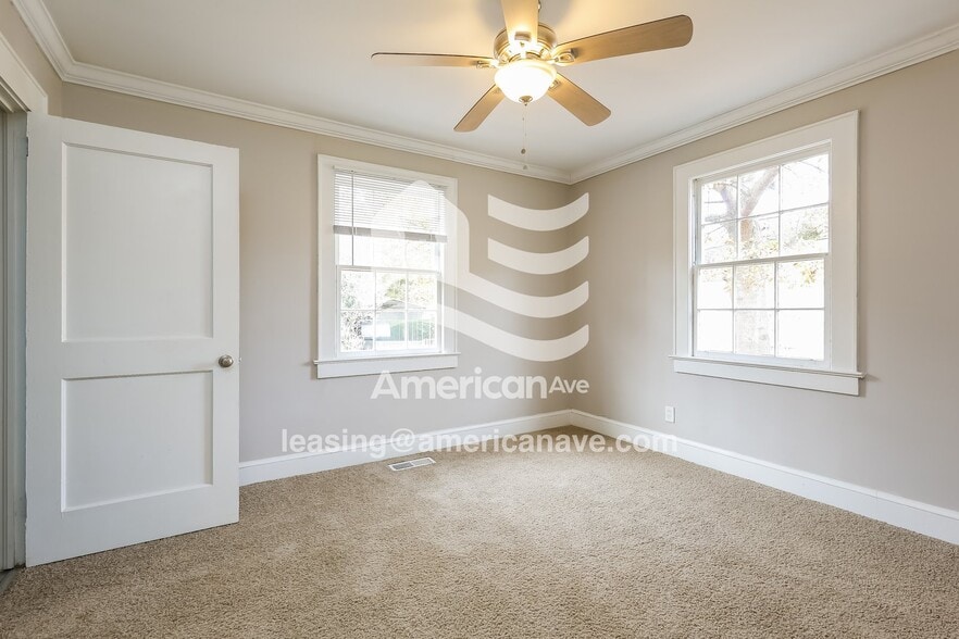 Building Photo - 2229 Ridgewood Ave