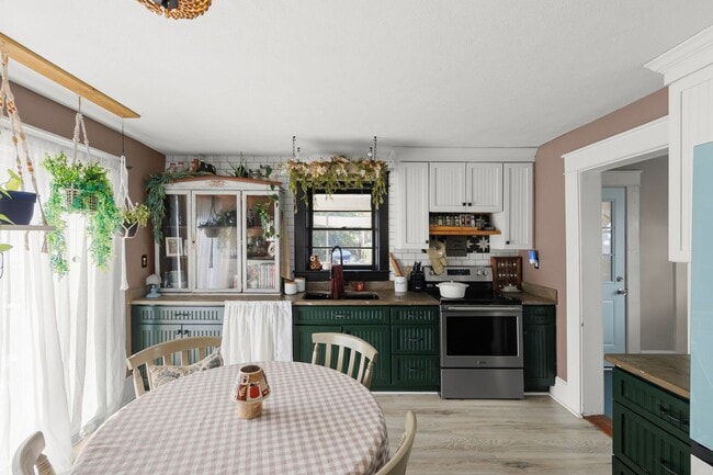 Building Photo - 308 W Main St