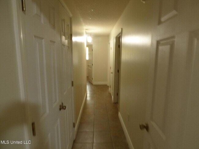 Building Photo - 1109 Old Brookhaven Rd