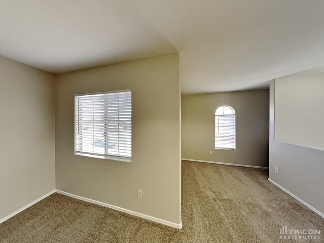 Building Photo - 2618 S Devonna Ln