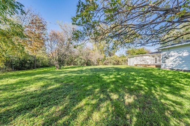 Building Photo - CHARMING HOME Close to TCU Campus!