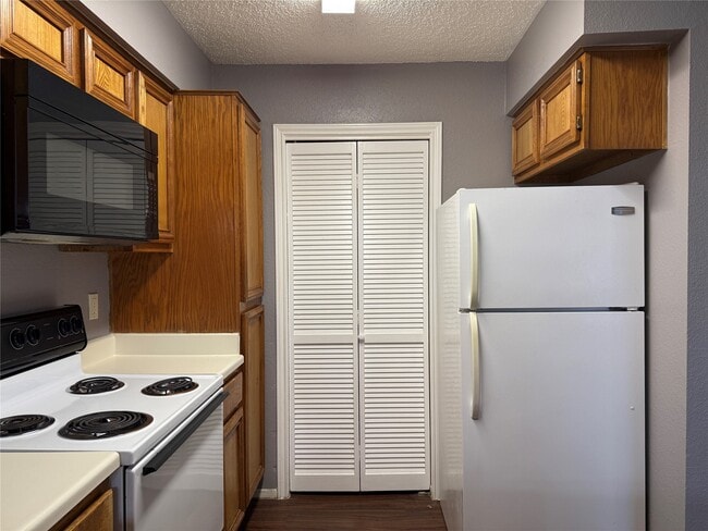 Building Photo - 2230 Millstone Dr