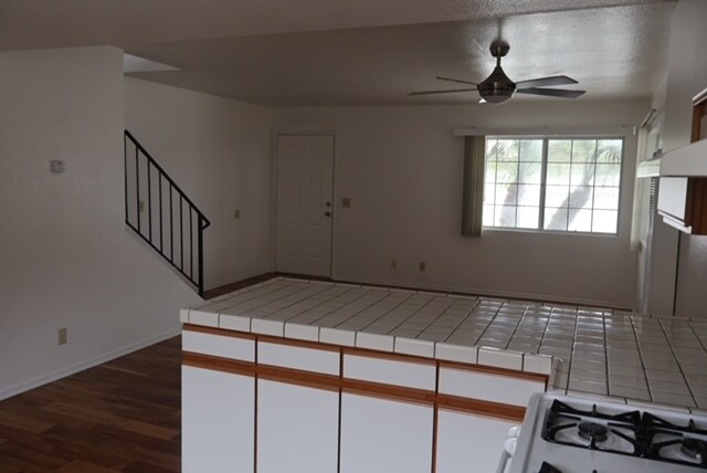 Building Photo - 571 S Evergreen Dr